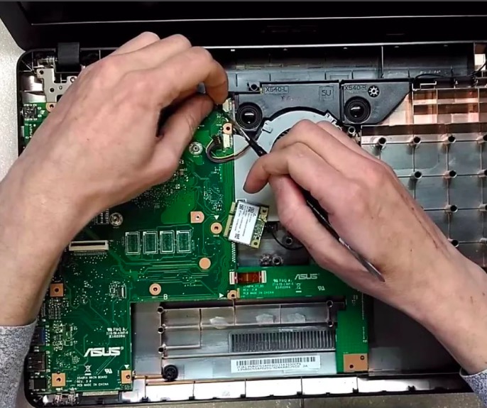 Замена материнской платы на ноутбуке Замена материнской платы на ноутбуке Сухаревская метро Москвы